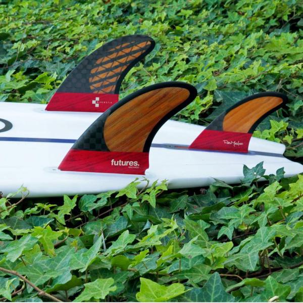 FUTURES Twin Tri Fin Set Machado Blackstix