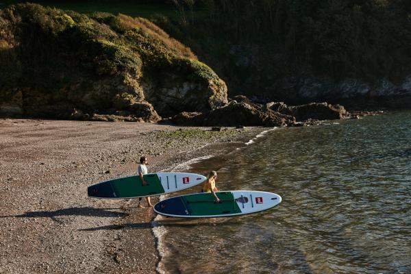 Red Paddle Co VOYAGER+ SUP 13'2" x 30" x 6" MSL Grün-Weiss